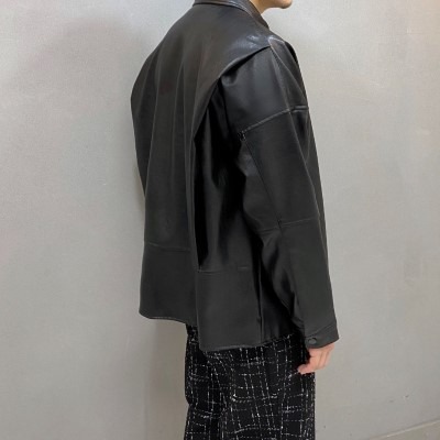 [OUTER] back one tuck rider detail leather jacket